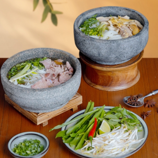 Phở Bò hoặc Gà